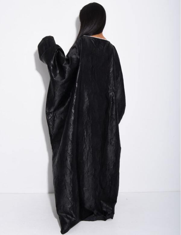 robe-ample-a-bordures-en-perles (8) Pearl Embellished Butterfly Abaya | Premium Embossed Satin Kaftan | Luxurious Open Front Cover Up | Elegant Eid & Wedding Guest Dress